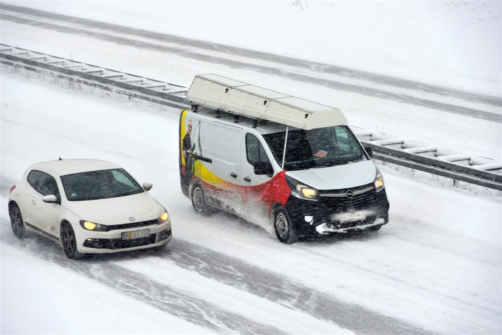 Varebilerne er blandt de kvikkeste deltagere i trafikken, men de er ikke de bedste til at manøvrere og bremse, og da slet ikke, hvis de kører på sommerdæk i vinterligt
(Foto: Michael Eisenberg)
